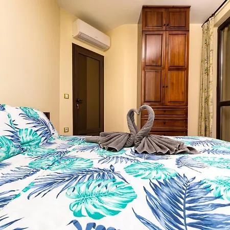 2bd Penthouse: Stunning Views Apartment *